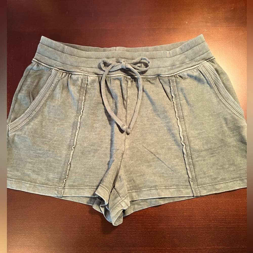 NWOT Hunter Green Love by Gap 2” Hunter T-shirt Shorts Sz XS